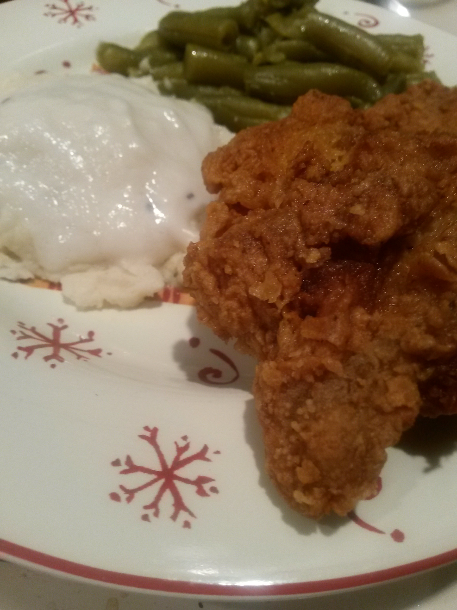 The temperatures here in Missouri reached the teen's this weekend. And for me that means making comfort foods ' Southern Fried Chicken, Mash potatoes/Gravy and Green Beans on a holiday plate to boot. 