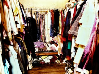 messy-closet